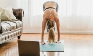 Estudiar monitor de yoga online 