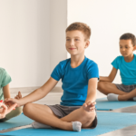 Funciones de un monitor de yoga infantil